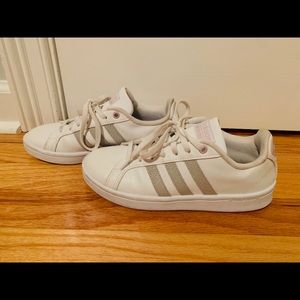 Adidas cloud foam sneakers Women’s size 6